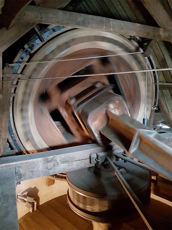 12, Molen 12588 De Distilleerketel (Rotterdam), Theo de Rooij (27-03-2018)Bovenwiel en bovenschijfloop | Database Nederlandse molens