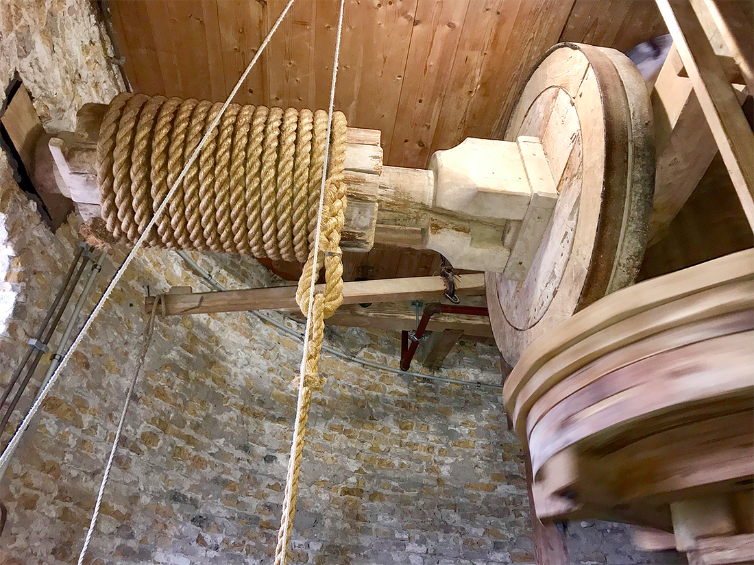 12, Molen 01532 De Hoop (Rozenburg), Toby de Kok (17-3-2018)Het sleepluiwerk, vroeger duidelijk wat anders geweest. | Database Nederlandse molens
