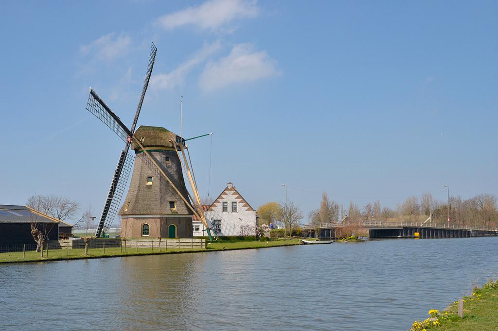 3, Molen 06490 De Korpershoek (Schipluiden), De molen in de rouw vanwege het overlijden van eigenaar/molenaar G. van Leeuwen.Rob Pols (3-4-2016) | Database Nederlandse molens
