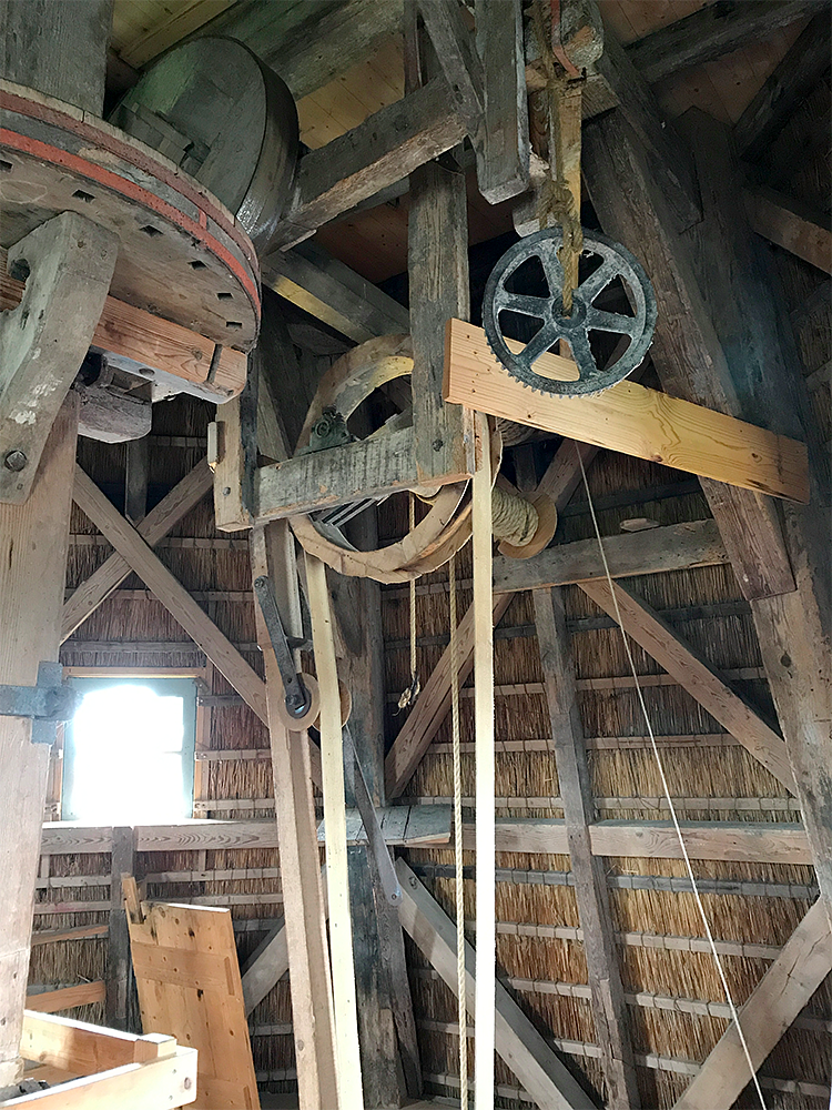 16, Molen 06490 De Korpershoek (Schipluiden), Toby de Kok (1-8-2017)Het sleepluiwerk en het elektrisch luiwerk. | Database Nederlandse molens