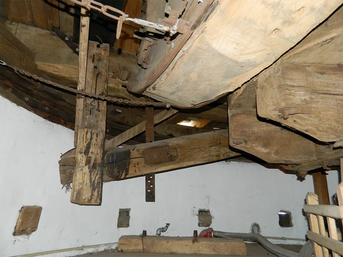 15, Molen 01913 Nooit Gedacht (Spijkenisse), Vincent Mepschen (21-7-2018)Kapzolder. | Database Nederlandse molens
