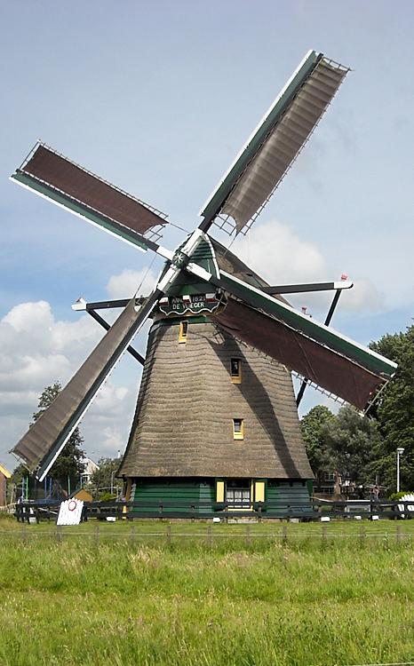 Molen 10691 De Vlieger (Voorburg), Charles Stokman (23-6-2012). | Database Nederlandse molens
