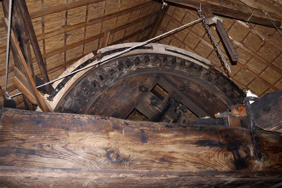 17, Molen 10691 De Vlieger (Voorburg), Matthieu Hoogduin (5-4-2014)Bovenwiel. | Database Nederlandse molens