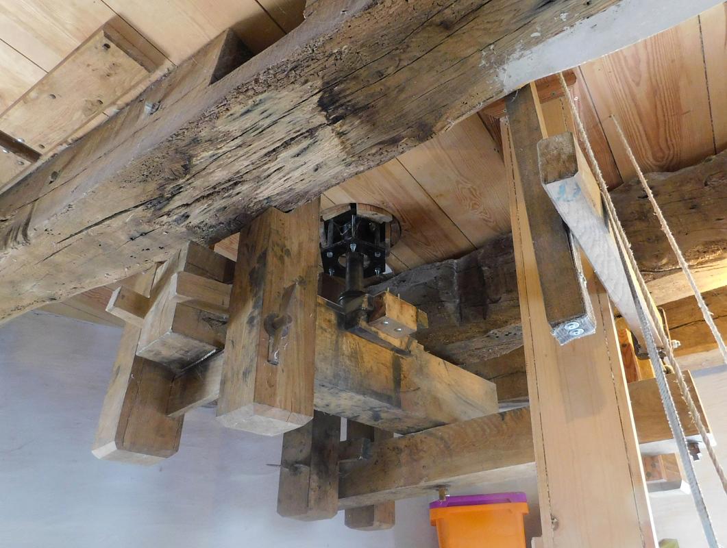 11, Molen 12177 Maallust (Amerongen), Piet Glasbergen (21-7-2018)Steenlichter, van onderen. | Database Nederlandse molens