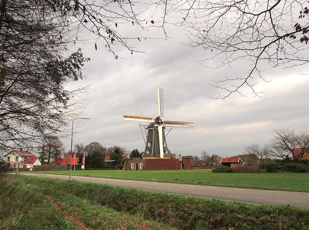 4, Molen 00900 Bataaf (Winterswijk), Piet Glasbergen (5-12-2015) | Database Nederlandse molens