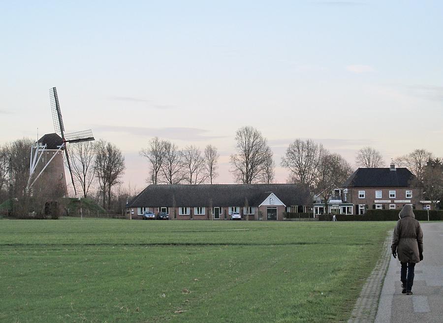 1, Molen 03112 Molen van Van Hal (Voorst), Piet Glasbergen (1-1-2014). | Database Nederlandse molens
