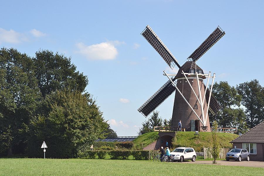 3, Molen 03112 Molen van Van Hal (Voorst), Rob Pols (27-8-2014). | Database Nederlandse molens