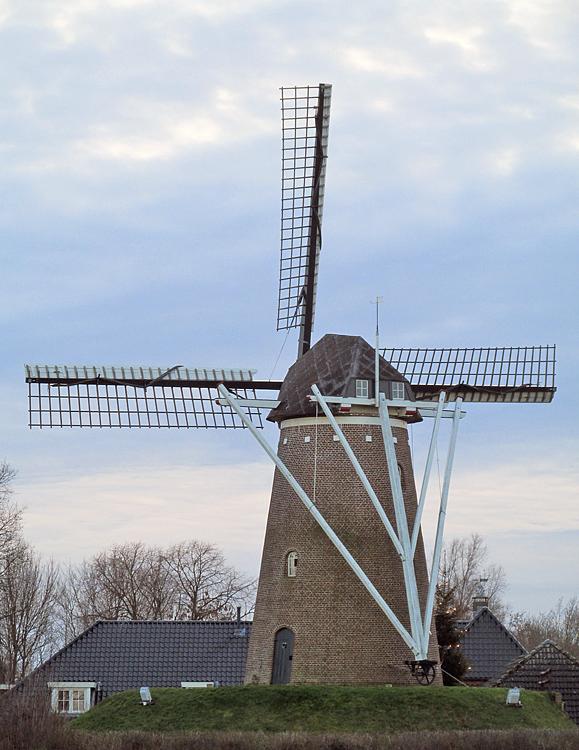 2, Molen 03112 Molen van Van Hal (Voorst), Piet Glasbergen (1-1-2014). | Database Nederlandse molens