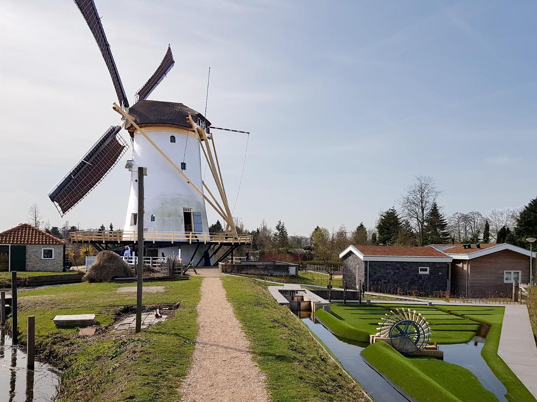 7, Molen 01174 f Babbersmolen (Schiedam), Paul Breijs (7-4-2018)Naast de molen is een mini polder aangelegd. Hier wordt het hoe en waarom van polderbemaling zichtbaar gemaakt. | Database Nederlandse molens
