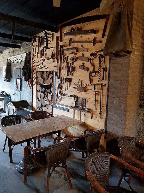 9, Molen 01498 Korenmolen De Regt (Nieuw-Lekkerland), Pieter Zuijkerbuijk (2-2-2019)De bezoekersruimte. | Database Nederlandse molens