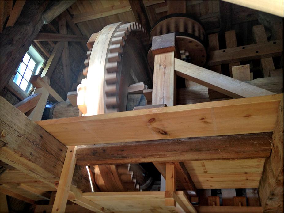 19, Molen 13088 De Paauw (Nauerna), Bernhard IJskes (22-9-2018)Detailopname van het wentelwiel | Database Nederlandse molens