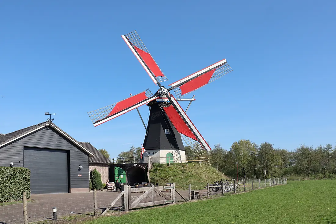 1, Molen 06401 De Hoop (Keldonk), Johan van der Rijt (30-4-2023)Na ruim 50 jaar weer draaiende wieken in Keldonk nadat alle bouwwerkzaamheden afgerond zijn en de omgeving is ingericht. | Database Nederlandse molens