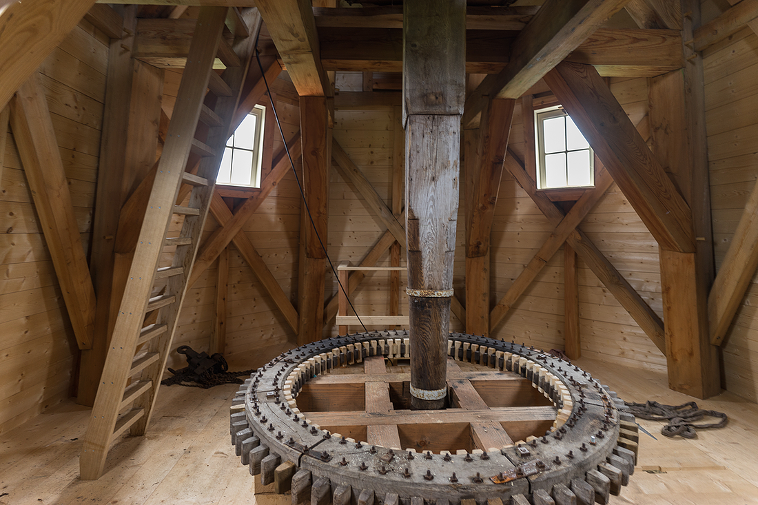 13, Molen 06401 De Hoop (Keldonk), Marcel van Nies (30-9-2017)Steenzolder, nog zonder stenen. Het spoorwiel moet nog aan de koningsspil bevestigd worden. | Database Nederlandse molens