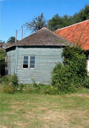 Molen 12178 Karnmolen boerderij Het Klein Hoefijzer (Wassenaar), Leo van de Drift (7-2006) | Database Nederlandse molens