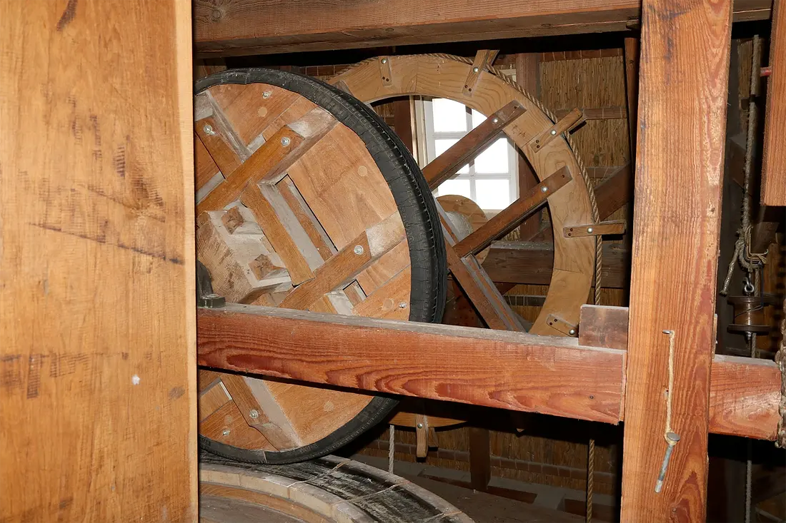 13, Molen 10002 De Zwaluw (Kesteren), Ronald Bakker (14-5-2022)Het sleepluiwerk. | Database Nederlandse molens