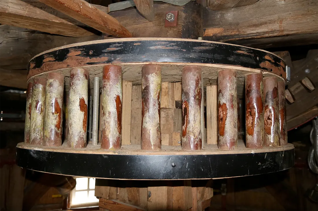 16, Molen 10002 De Zwaluw (Kesteren), Ronald Bakker (14-5-2022)Het bovenschijfloop. | Database Nederlandse molens