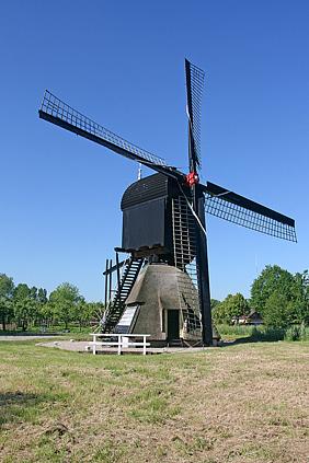 8, Molen 12344 Poldermolen Oudegein (Nieuwegein), Ton Koorevaar (4-6-2010). De molen in zijn kleuren van voor 2015. | Database Nederlandse molens