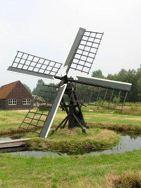 Molen 10034 Paaltjasker It Damshûs (Nij Beets), W. Jans (10-08-2003). | Database Nederlandse molens