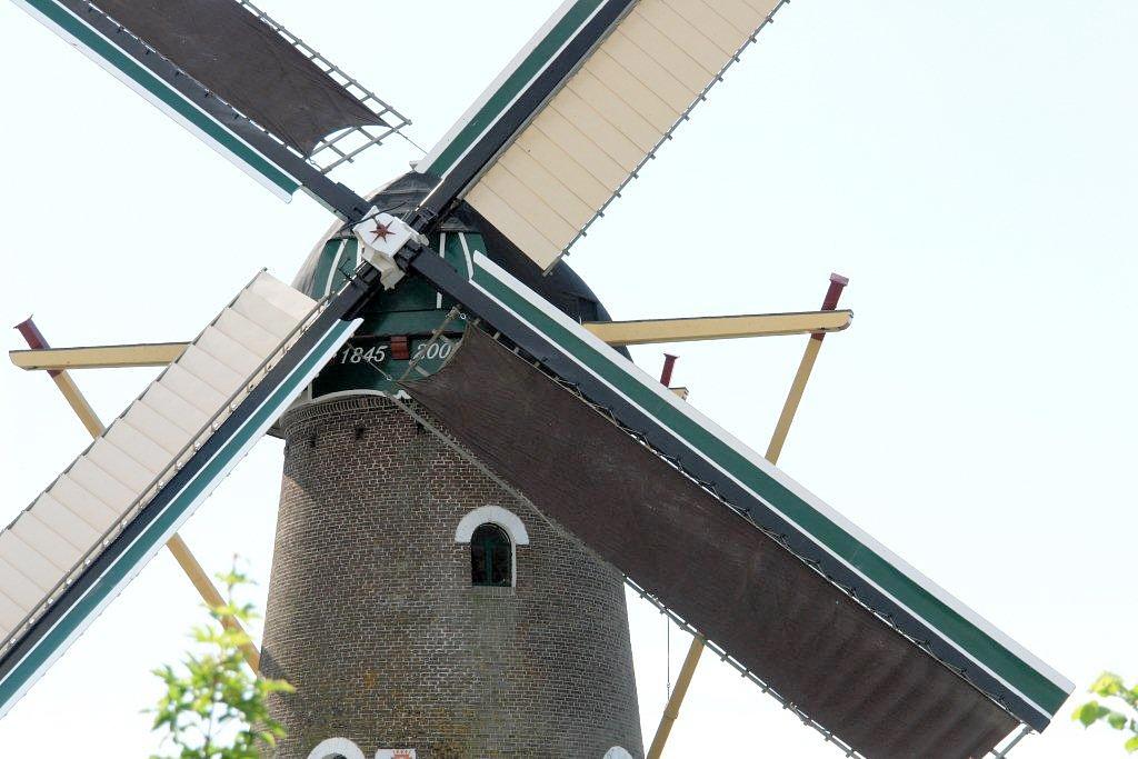 7, Molen 01865 De Oude Molen (Fijnaart), Frits Kruishaar (2-6-2012) | Database Nederlandse molens