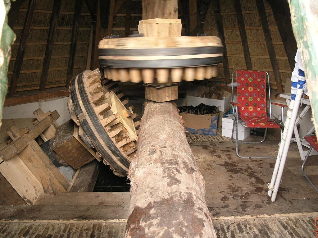 8, Molen 03316 Nijhuizumermolen of Monnikenburenmolen (Nijhuizum / Nijhuzum), Willem Jans (30-11-2008)Onderbonkelaar met vijzelwiel. | Database Nederlandse molens