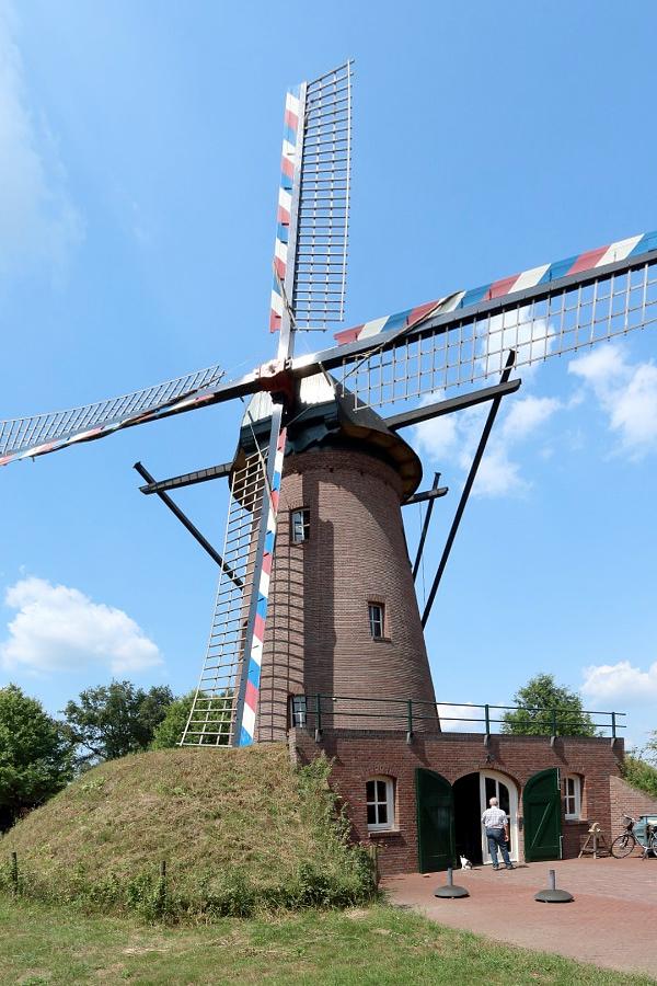 Molen 12176 Houthuizer molen (Lottum), Theo van Hest (5-8-2014) | Database Nederlandse molens