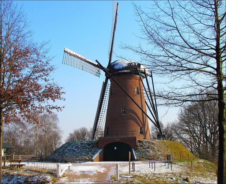 2, Molen 12176 Houthuizer molen (Lottum), Jac Hendrix (31-1-2012) | Database Nederlandse molens