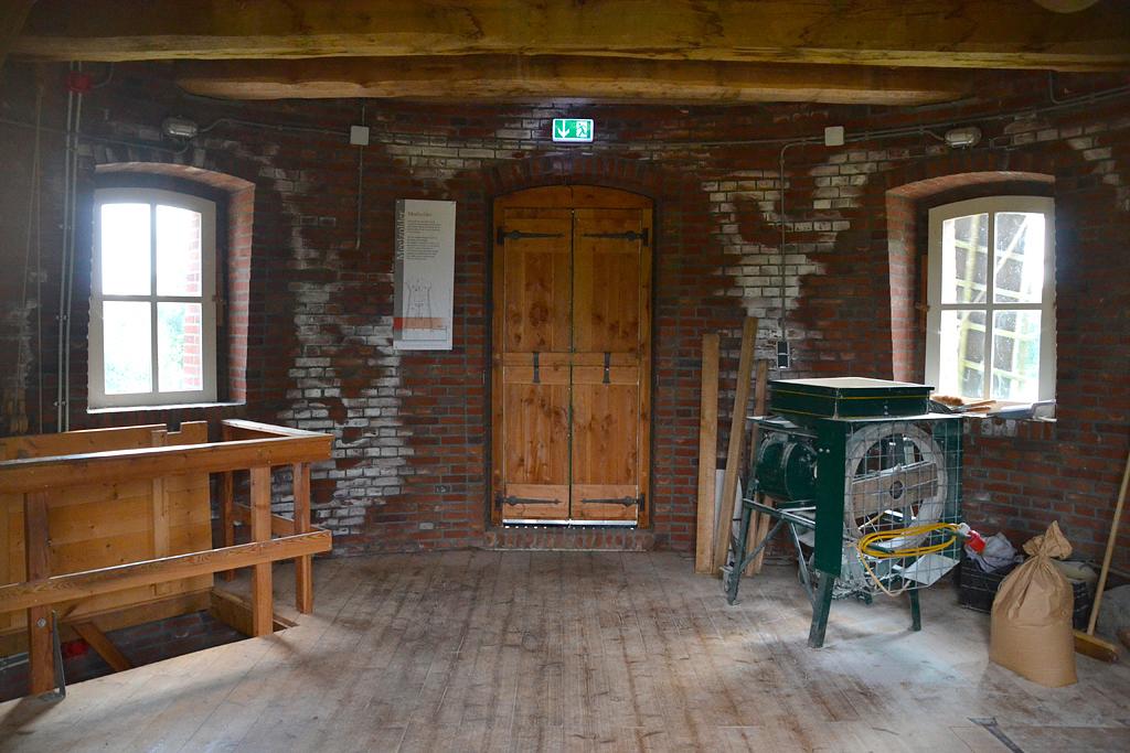 9, Molen 12176 Houthuizer molen (Lottum), Rob Pols (6-8-2016). De sfeervolle maalzolder.  | Database Nederlandse molens