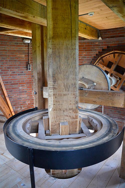 11, Molen 12176 Houthuizer molen (Lottum), Rob Pols (6-8-2016). De luizolder. | Database Nederlandse molens