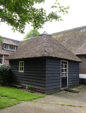 Molen 17126 Karnmolen boerderij Klein Bouwlust (Voorhout), Foto: P. v.d. Drift, opn 1-5-2014 | Database Nederlandse molens