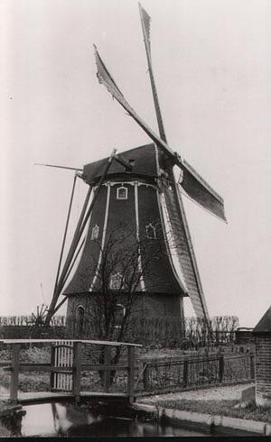 Molen 01002 De Jonge Leendert / De Jonge Pieter (Leimuiden), Ansichtkaart, coll. H. Reesink | Database Nederlandse molens
