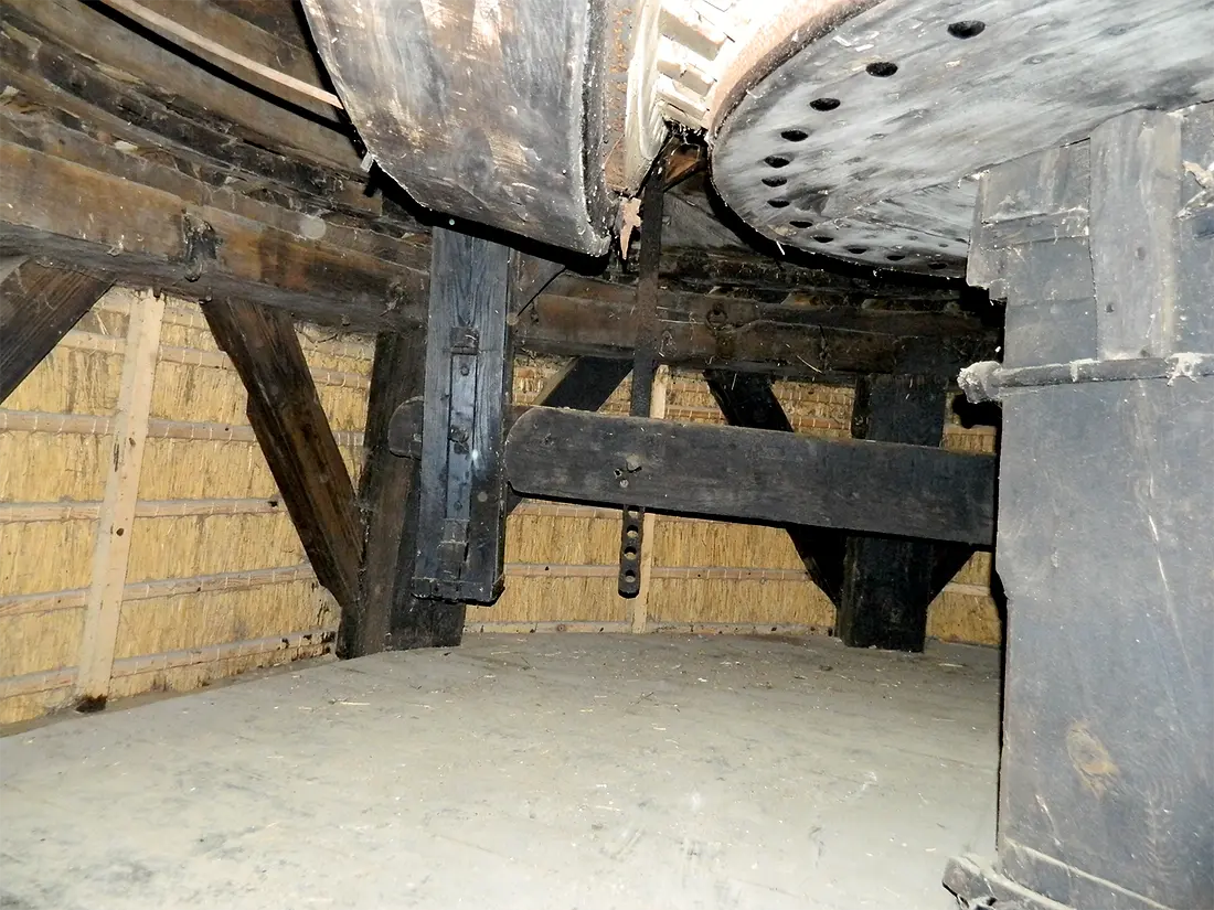 17, Molen 02709 De Meule van Wassens (vh. De Vlijt) (Zuidwolde), Vincent Mepschen (1-8-2018)De kapzolder. | Database Nederlandse molens