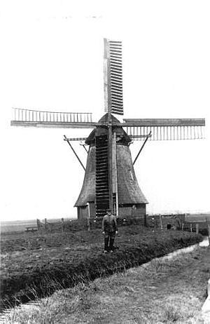 Molen 00656 Kropswolder Buitenpolder / Batsmolen (Kropswolde), Foto 1: n.n., opname ca 1940, collectie Fe Brouwer | Database Nederlandse molens