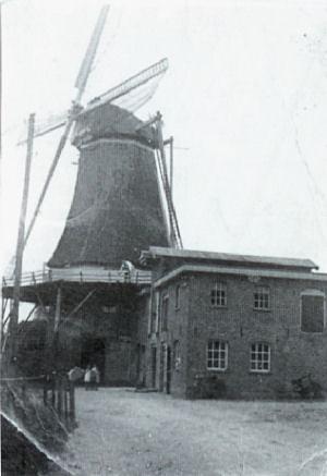 1, Molen 01859 Molen Koekkoek (De Vecht), Foto: n.n., coll. P.J.A. Bevers | Database Nederlandse molens