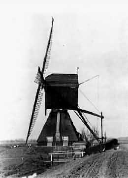 Molen 01266 Polder Groote Lindt en Kleine Lindt, Lindensche Watermolen (2e) (Zwijndrecht), Foto van glasneg. P. Kribbe, coll J.Kies | Database Nederlandse molens