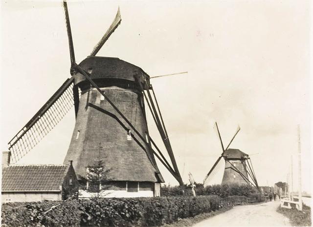 3, Molen 00927 Eendragtspolder,  Nr. 1 , Noordelijke bovenste middelmolen (Zevenhuizen), rechts mln 1 van Vliet(927) en links mln2 van Merbis(928) | Database Nederlandse molens