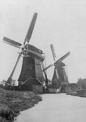 Molen 02887 a Binnenwegsepolder, No. 1, boezemmolen (Bleiswijk), deel van foto: links dbnr 894, rechts dbnr 54 | Database Nederlandse molens