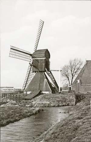 Molen 02902 Polder 140/ Oppenhuisterpolder, Molen 't Op (Sneek/ Snits), coll. DHM ansichtkaart J.A. van Krimpen, nr 38 | Database Nederlandse molens