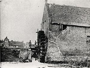 Molen 03516 a Oostrumse watermolen / Campsmolen (Oostrum), Foto: onbekend, opname ca 1920, coll. Groninger Molenarchief | Database Nederlandse molens