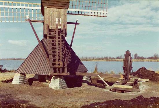 1, Molen 10335 De Himriksmolen voorganger (Leeuwarden/ Ljouwert), Foto: Piet Bootsma, opn 1976 | Database Nederlandse molens