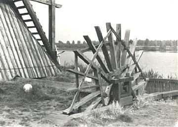 2, Molen 10335 De Himriksmolen voorganger (Leeuwarden/ Ljouwert), Fotoarchief NSR,  close-up van het scheprad | Database Nederlandse molens