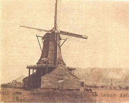 1, Molen 01110 b De Witte Klok (Zaandam-Oost), Fotograaf onbekend, 1924 (tijdschrift Wereldrevue) | Database Nederlandse molens