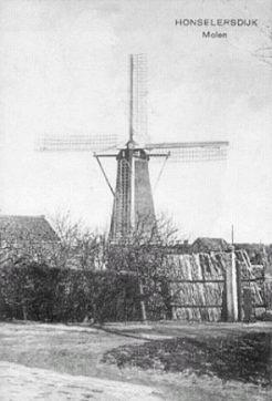 1, Molen 06498 j (korenmolen) (Honselersdijk), Ansichtkaart serie 69 nr 3, ca. 1915, coll. DVM | Database Nederlandse molens