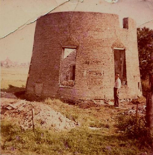 1, Molen 01909 b Vier Polders, Brielsch Nieuwlandsche Molen (Zwartewaal), Foto: dhr. Messemaker, 1965, coll. Martin van der Steen | Database Nederlandse molens