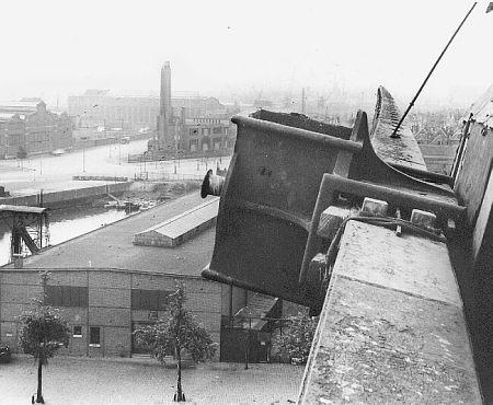 3, Molen 01170 De Distilleerketel (1e)/ Pelgrimmolen (Rotterdam, stadsdeel Delfshaven), De askop met alleen nog de binnenroe | Database Nederlandse molens