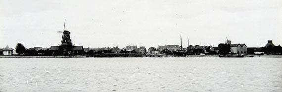 3, Molen 01519 c De Grienduil (Zwijndrecht), foto voor 1890, coll. RAD nr 555_13395, gezicht op Zwijndrecht | Database Nederlandse molens