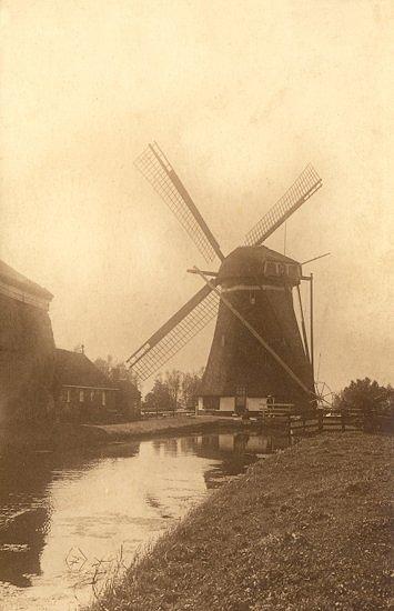1, Molen 00931 Eendragtspolder, Nr. 5 Noordelijke ondermolen (Zevenhuizen), Foto van ca. 1920 (coll. Pim van der Zalm) | Database Nederlandse molens