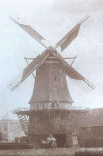 Molen 06468 n Het Hert (2e voorganger) (Putten), Foto: opname 1893-1899, privé-collectie fam. Van de Poll | Database Nederlandse molens