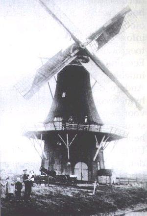 Molen 04432 b Molen van Bovensmilde (2e) (Bovensmilde), Foto van ca. 1910 (coll. J.N.J.Vondeling) | Database Nederlandse molens
