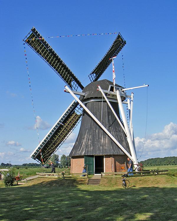 Molen 00681 De Boezemvriend / molen van De Groeve (De Groeve), Martin E. van Doornik (22-8-2009). | Database Nederlandse molens