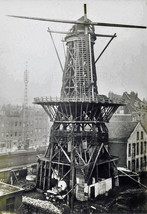 4, Molen 06678 u De Reus (Rotterdam), Foto: coll. DHM, de molen tijdens de afbraak | Database Nederlandse molens